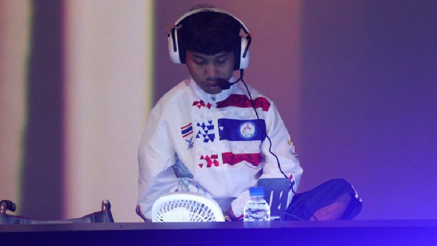 Nể phục game thủ Thái Lan thi đấu eSports bằng chân tại Para Games 2023